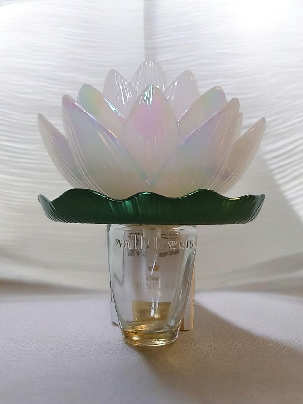 Wallflower Iridescent Lotus Nightlight with Emerald Green Leaf Base